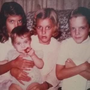 Meet your Posher, Laurie